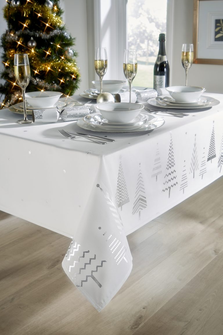 Christmas Tree Tablecloth - ClickThatClicks 