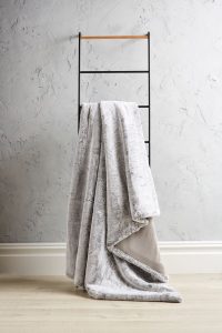 Premium Luxury Ice Tip Throw – Soft & Plush Blanket for Ultimate Comfort